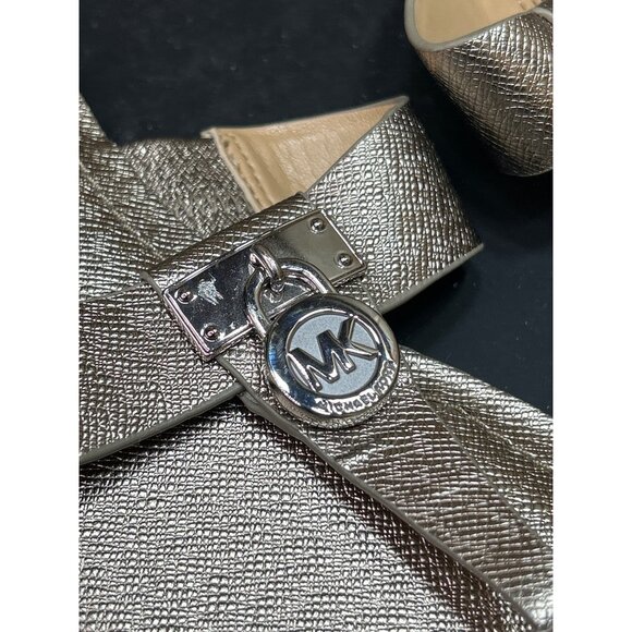 Michael Kors Metallic Gold Leather Upper Thong Sandals With MK Logo Charm Size 8 - Picture 3 of 7